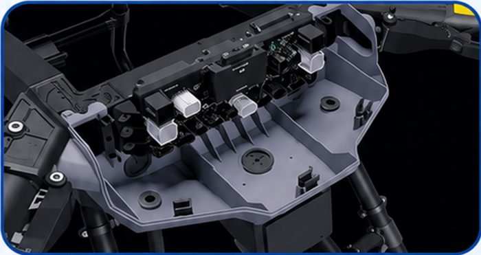Independent avionics module with multi-channel CAN bus